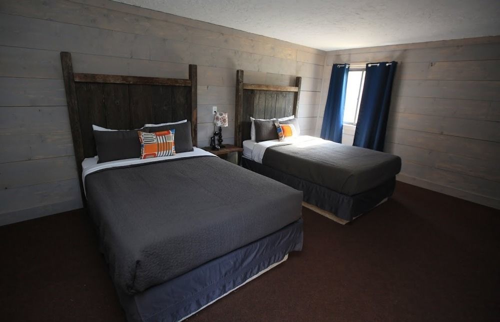 Vintage Block Inn & Suites Okoboji Exteriör bild